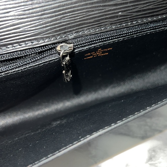 Vintage Louis Vuitton | Chaillot EPI Clutch - Picture 12 of 14